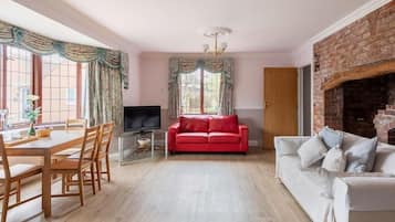 Rumah Eksklusif | 6 kamar tidur, setrika/meja setrika, dan seprai linen