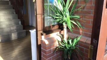 Pintu masuk properti