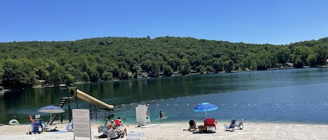 Beach nearby, sun-loungers, beach towels