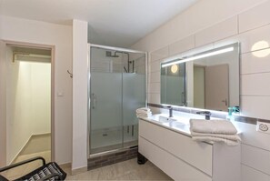 Shower, hair dryer, towels - Lucamare - Casa Rossa (L'Île-Rousse)
