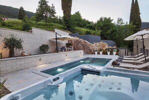 Piscine extérieure, piscine chauffée