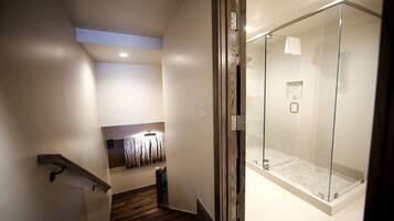 Suite, 2 Bedrooms | Bathroom | Towels, shampoo