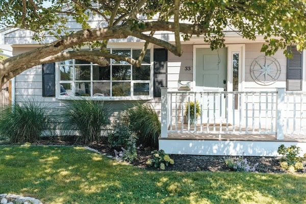 Cozy dead-end street with front porch and fences in back yard