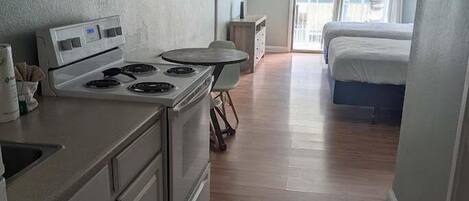 1 chambre, fer et planche Ă repasser, Wi-Fi gratuit, draps fournis