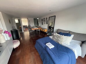 3 bedrooms, desk, iron/ironing board, free WiFi