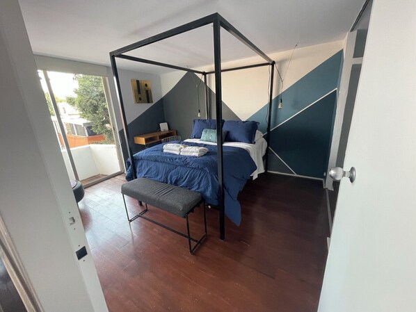 3 bedrooms, desk, iron/ironing board, free WiFi