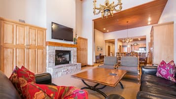 Townhome, 5 Bedrooms | Living area