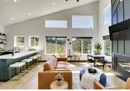 EV Charger, Vineyard, Championship Golf Course all with a Beautiful Water View! 