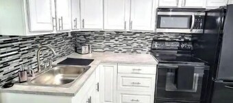 Retro Cottage -  Short Walk to Wilton Dr. ,WIFI, Free Parking