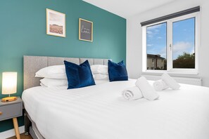 4 bedrooms, desk, iron/ironing board, travel crib