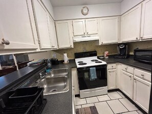 冰箱、微波炉、烤箱、炉灶