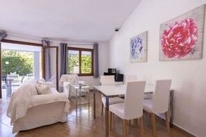 Dining - Villa with 2 bedrooms and 1 bathroom, with terrace, pool and barbecue (Crestatx)