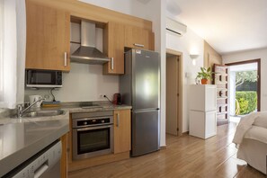 Kühlschrank, Mikrowelle, Ofen, Geschirrspüler