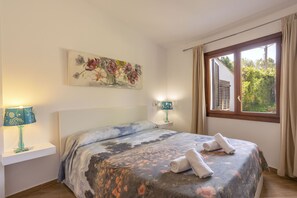 2 bedrooms, free WiFi, bed sheets, wheelchair access - Casa Pequeña (Crestatx)