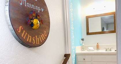 Sweet Queen Retreat in Downtown Los Olivos.