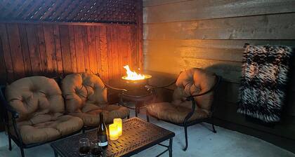 Sweet Queen Retreat in Downtown Los Olivos.