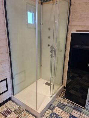 Dusche, Haartrockner, Toilettenpapier