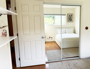 4 bedrooms, desk, travel cot, free WiFi