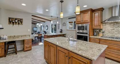 Luxury at the Lake - Large Lakeview - Game Room - Shasta Lakeshore Retreat #7