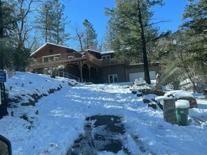 Exterior - Luxury at the Lake - Large Lakeview - Game Room    - Shasta Lakeshore Retreat #7 (Lakehead)