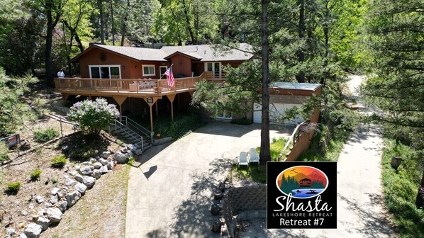 Exterior - Luxury at the Lake - Large Lakeview - Game Room    - Shasta Lakeshore Retreat #7 (Lakehead)