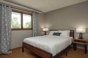 4 Schlafzimmer, Bügeleisen/Bügelbrett, WLAN, Bettwäsche