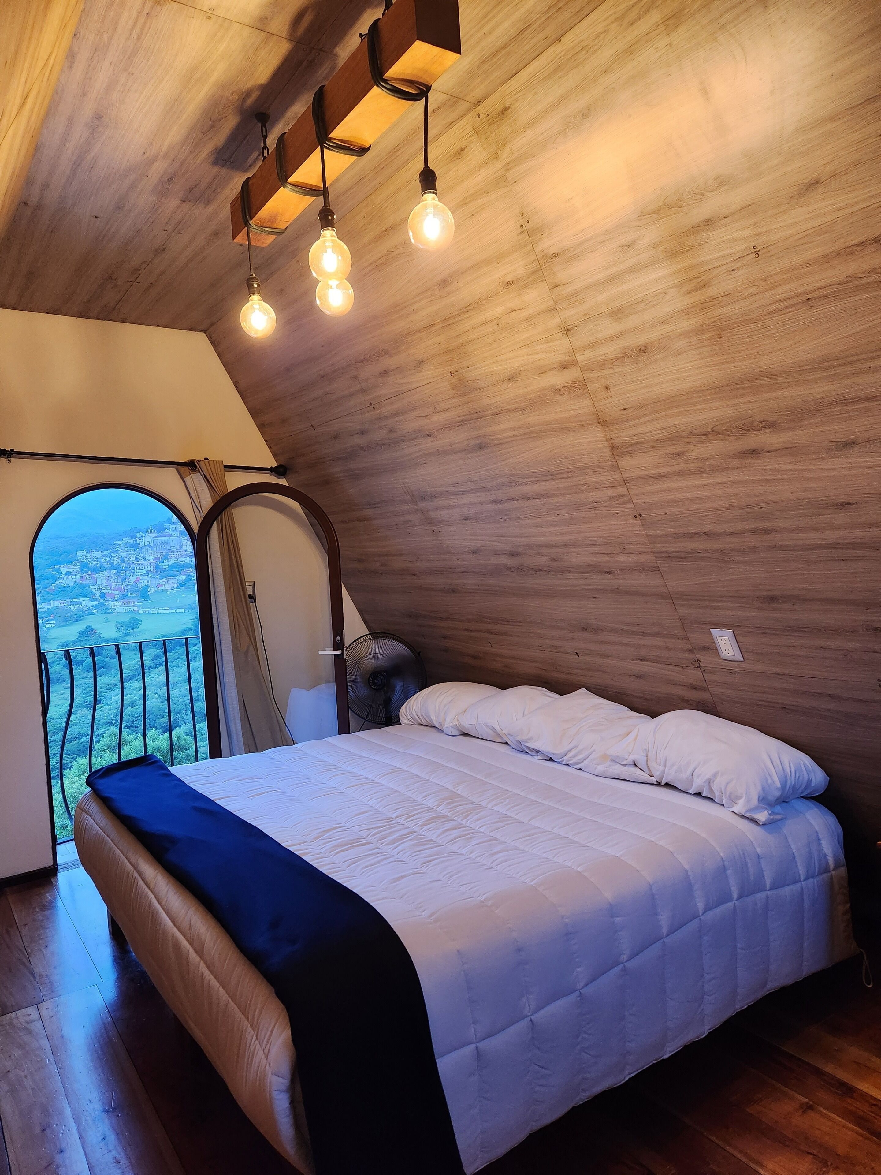 Standard Villa, 1 Bedroom, Balcony, City View | Peralatan tempat tidur premium, gebar bulu kapas 