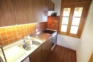 Fridge, oven, stovetop, toaster