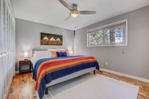 3 bedrooms, desk, iron/ironing board, free WiFi