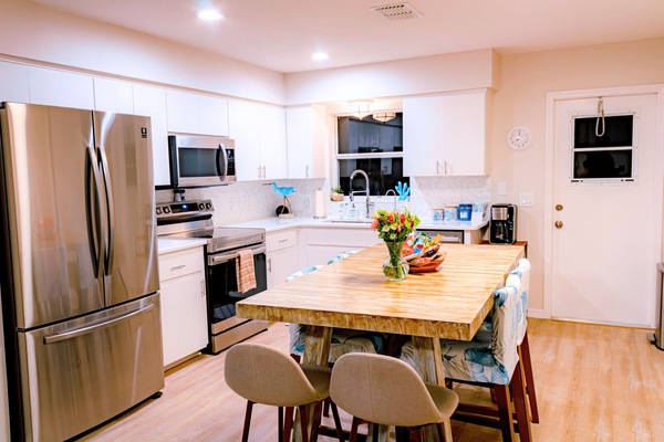 Kjøleskap, mikrobølgeovn, ovn og kokeplater