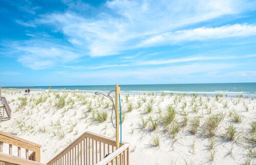 Oceanfront Cottage w/ Panoramic Views & Vintage Vibes - The Last Chance