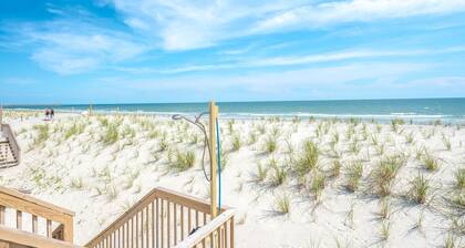 Oceanfront Cottage w/ Panoramic Views & Vintage Vibes - The Last Chance