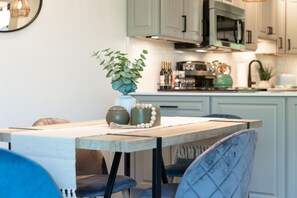 Dining - Stunning & Modern Family-Friendly Slopeside Retreat in the Heart of Snowmass! (Snowmass Village)