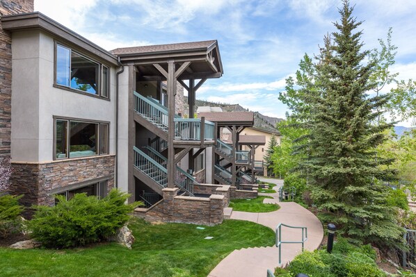 Exterior - Stunning & Modern Family-Friendly Slopeside Retreat in the Heart of Snowmass! (Snowmass Village)