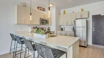 Fridge, microwave, oven, stovetop