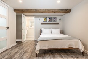 Room - Luxury mid-century modern gem! (Bloomfield)