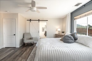 3 chambres, bureau, Wi-Fi gratuit, draps fournis