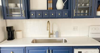 Downtown, 3 Blocks to Ocean!