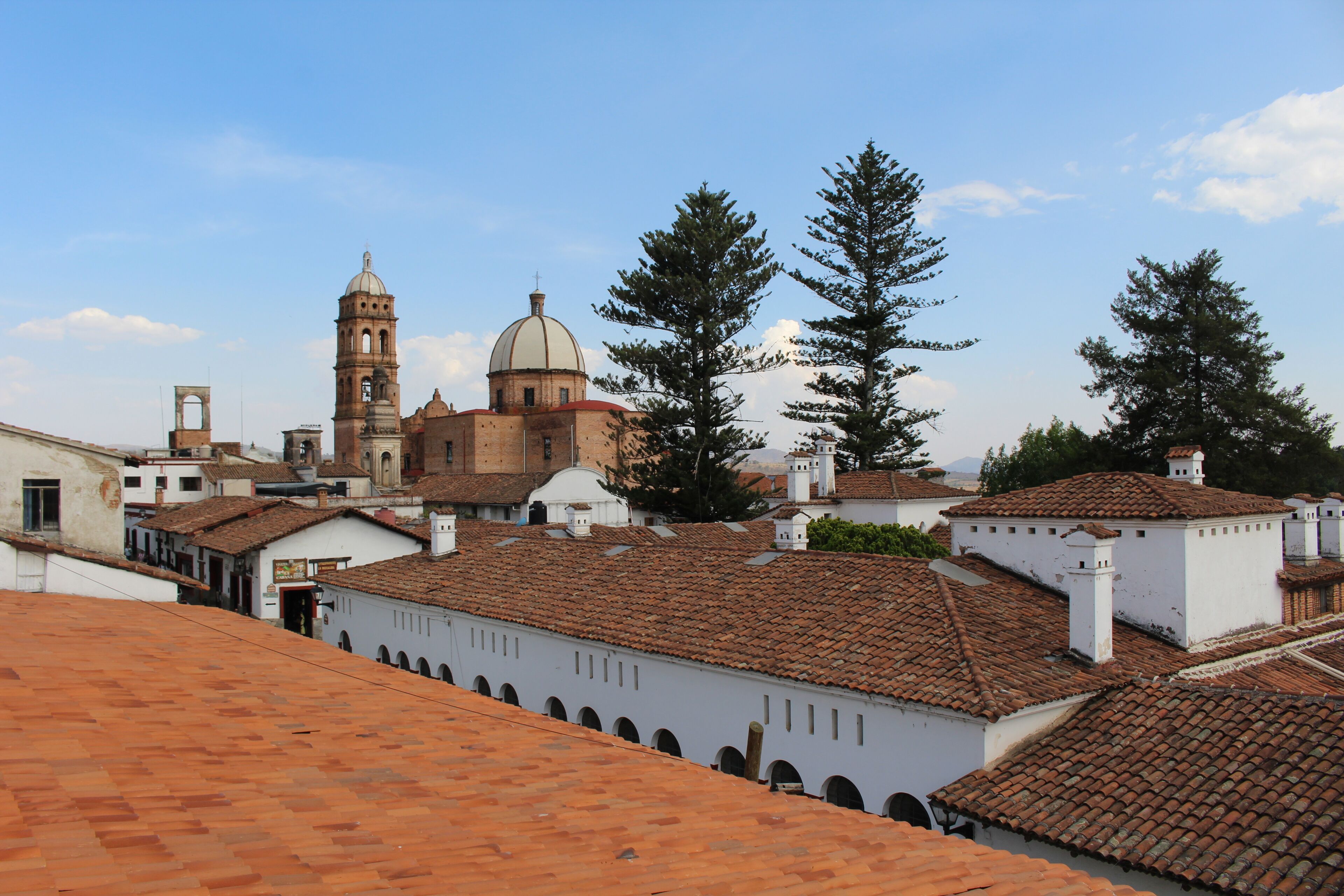 comfort room, 1 king bed, city view | down duvets, desk, free wifi