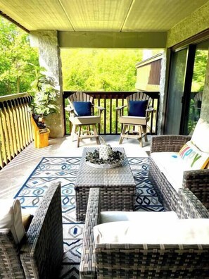 Property grounds - Heart of the mountain/5 Beds/Peaceful location with large deck (Gatlinburg)