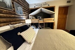 2 bedrooms, iron/ironing board, free WiFi, bed sheets - Heart of the mountain/5 Beds/Peaceful location with large deck (Gatlinburg)