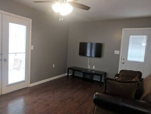 TV - Peaceful Stay for Nurses Near ASU & Hospitals (Jonesboro)