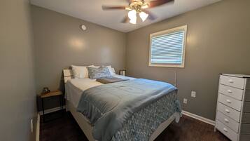 1 chambre, fer et planche à repasser, Wi-Fi gratuit, draps fournis