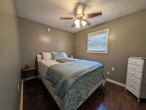 1 bedroom, iron/ironing board, free WiFi, bed sheets - Peaceful Stay for Nurses Near ASU & Hospitals (Jonesboro)
