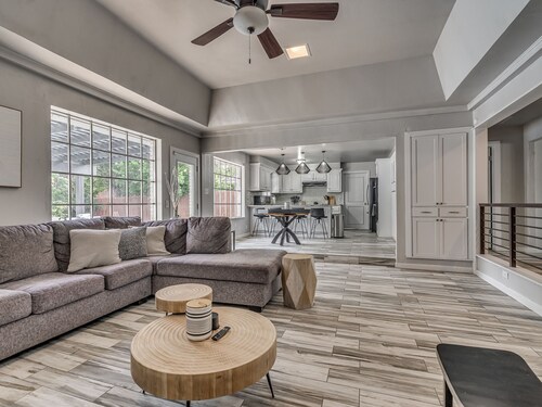 North OKC - Large, Modern Home with Pool and Game Room