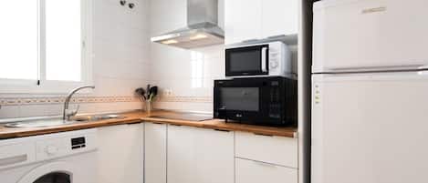 Fridge, microwave, oven, coffee/tea maker