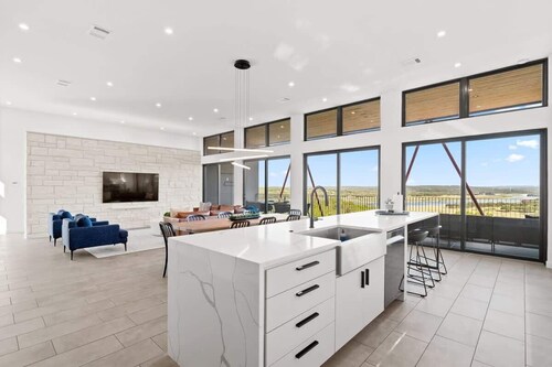 Award-Winning Lakehouse | Pool + Lake Views