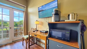 冰箱、微波炉、茶具/咖啡用具、厨具/餐具