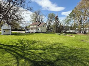 Exterior - The Bay Breeze. Walk to downtown Elk Rapids & Lake MI Beaches. Near Torch Lake, (Elk Rapids)