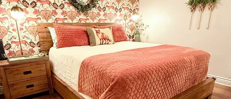 1 sovrum, mörkläggningsgardiner, strykjärn/strykbräda och gratis wi-fi